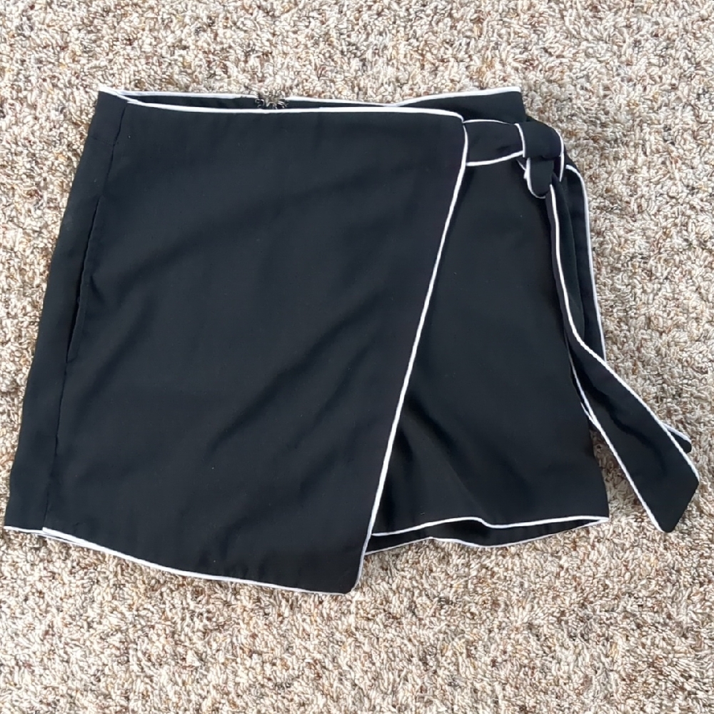 Diane Von Furstenberg Black Skirt with White Trim